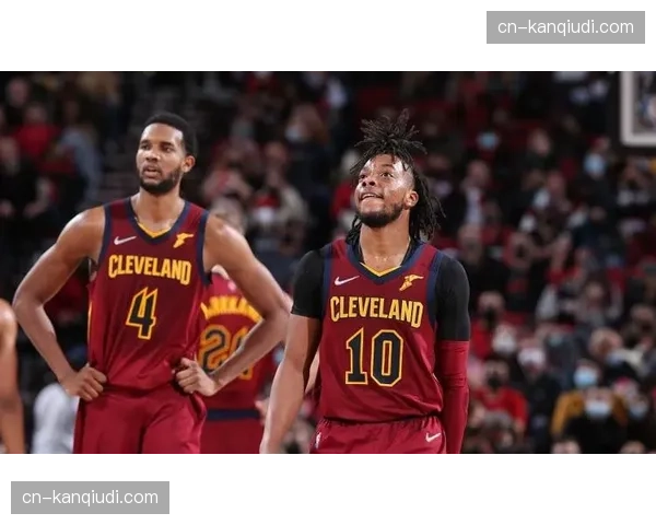 雷霆骑士比赛,三分球时代与传统内线优势的战术博弈 雷霆骑士比赛,三分球时代与传统内线优势的战术博弈