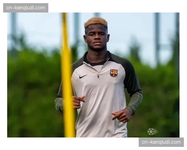 巴萨年轻后卫法耶因累积黄牌停赛，将错过下轮联赛