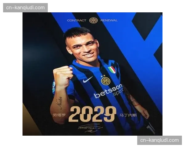 更衣室特写：国米夺冠庆典后，队长劳塔罗与全队高唱队歌