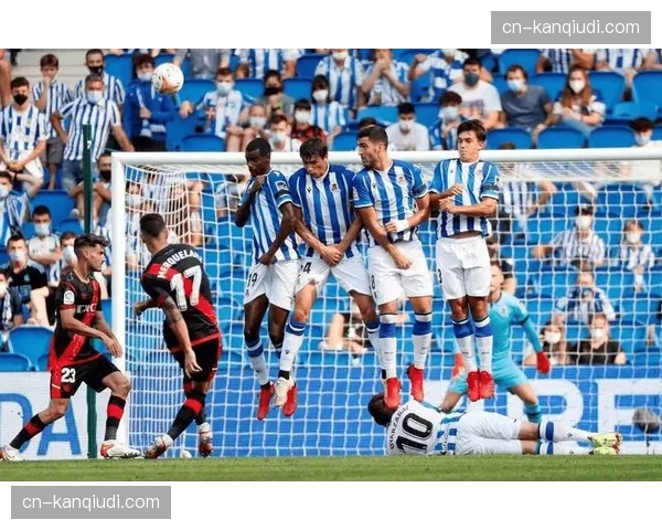 实时:皇家社会通过一次成功的区域防守协同,化解了对手的反击 实时:皇家社会通过一次成功的区域防守协同,化解了对手的反击