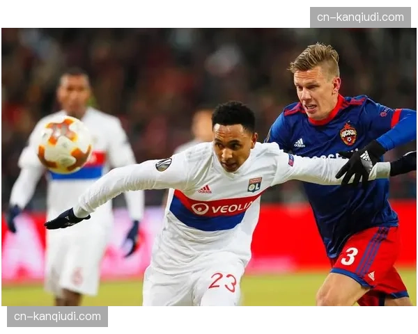 现场：洛里昂主场大雨倾盆，导致比赛一度中断十分钟