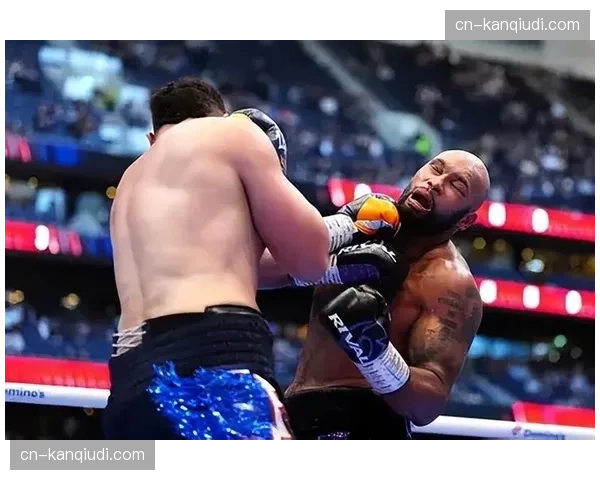 弗雷泽·克拉克点数击败胡尼，保持不败战绩